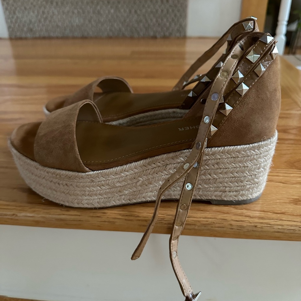 MARC FISHER Sandals